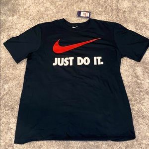 New Men’s Large Black Nike T-Shirt
